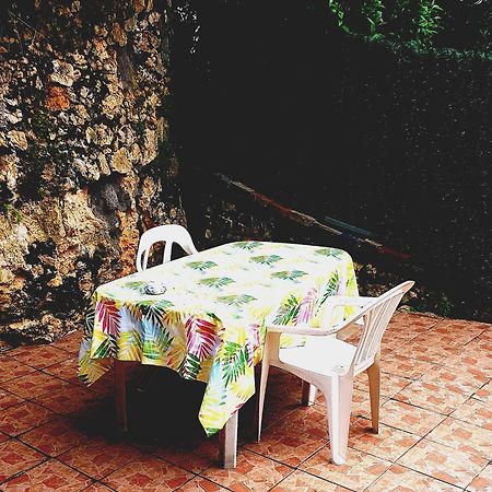 Bed And Breakfast Les Roses Multicolores Du 47 Fumel Exteriör bild